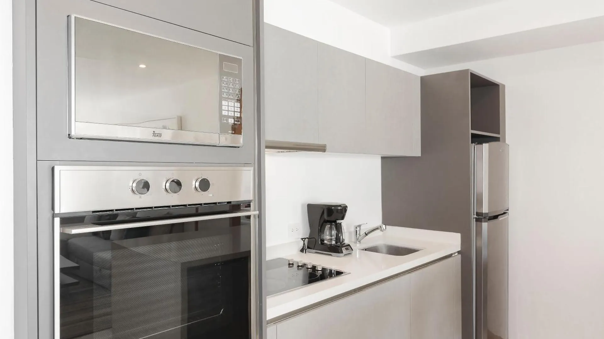 Luxurious & Attractive 2 Bdr Playa Del Carmen Apartment