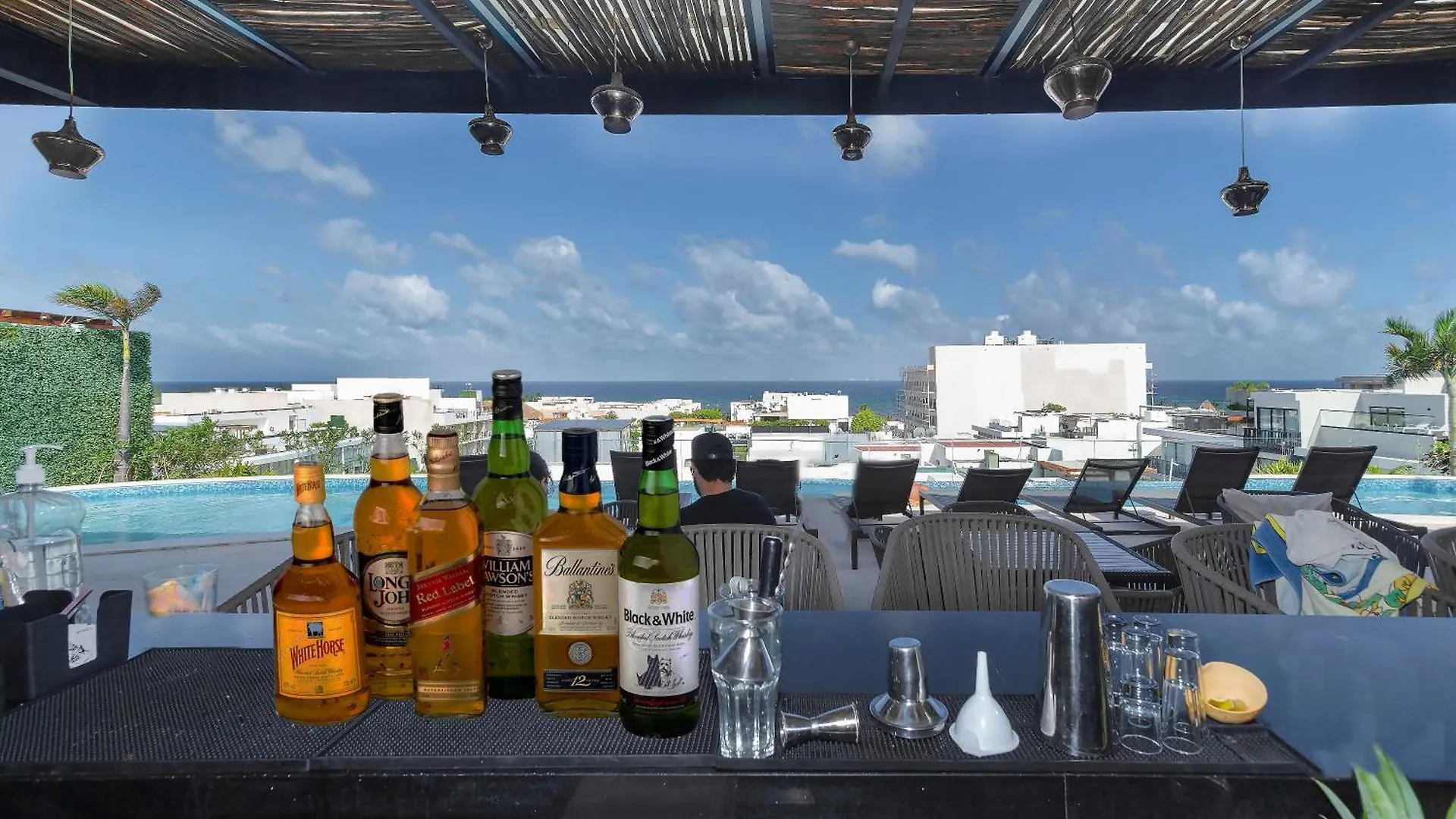 Luxurious & Attractive 2 Bdr Playa Del Carmen Apartment