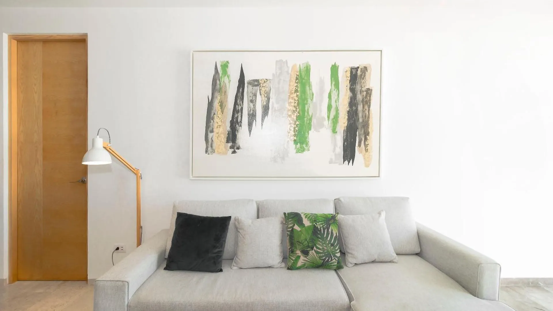 Luxurious & Attractive 2 Bdr Playa Del Carmen Apartment